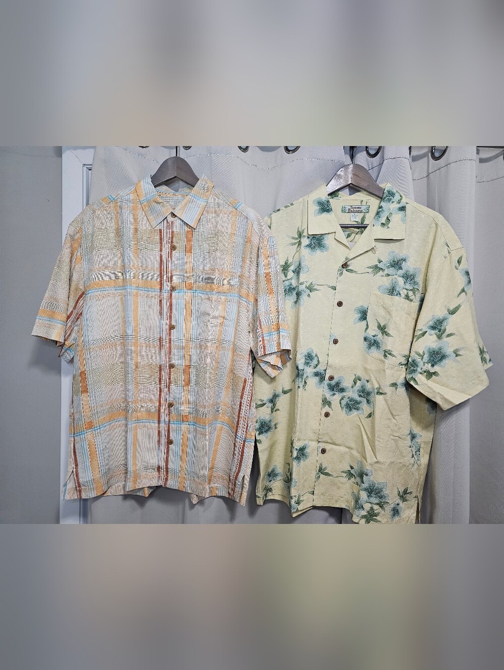 Lot 2 Men's Large Tommy Bahama Hawaiian 100% Silk Beach Outdoor Shirt Bundle